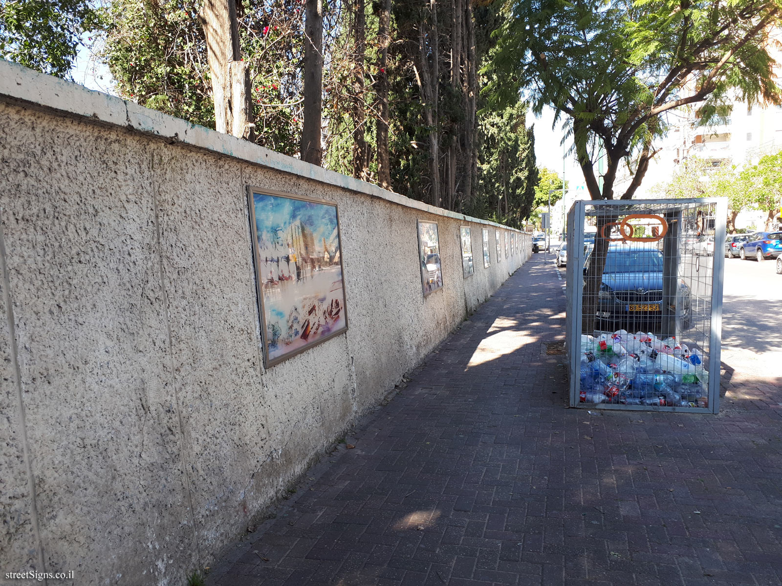 The wall of art - "Between Two Hills" - Weizman St 26, Giv’atayim, Israel