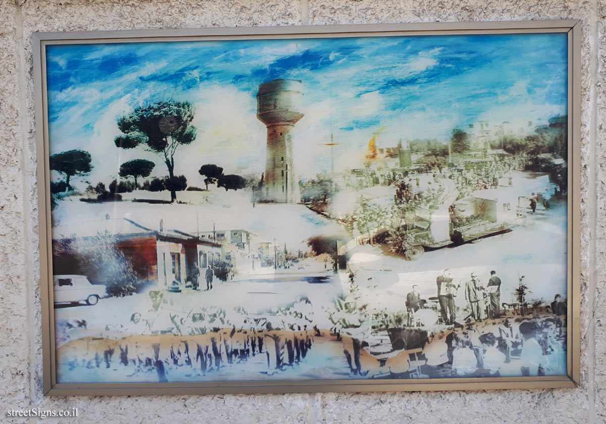 The wall of art - "Between Two Hills" - Picture 6 - Weizman St 26, Giv’atayim, Israel