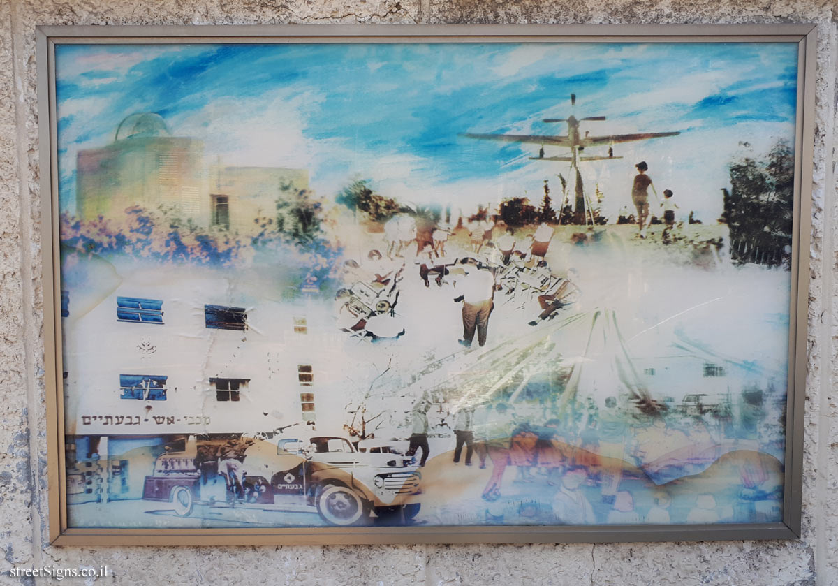The wall of art - "Between Two Hills" - Picture 8 - Weizman St 26, Giv’atayim, Israel