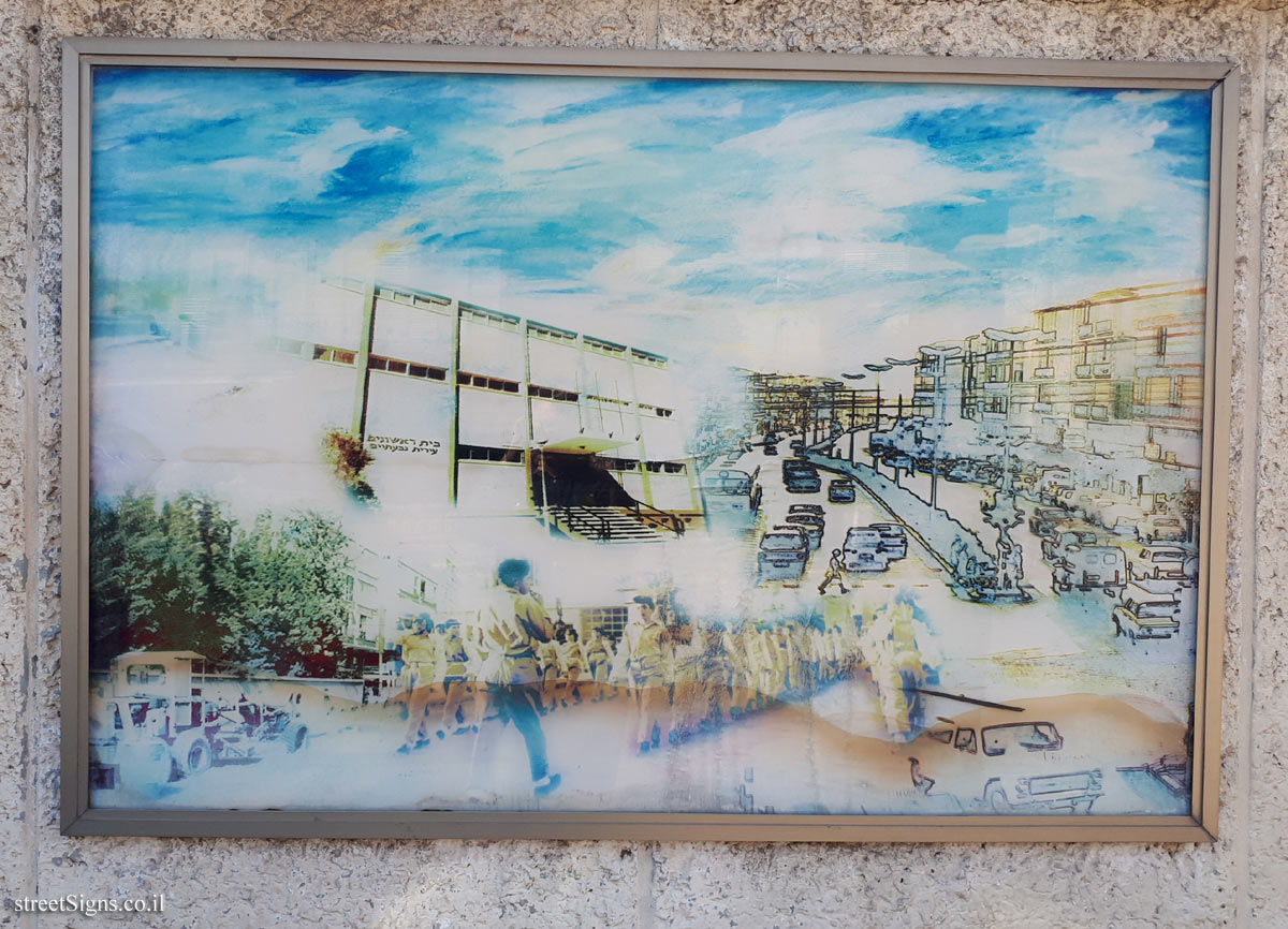 The wall of art - "Between Two Hills" - Picture 9 - Weizman St 26, Giv’atayim, Israel
