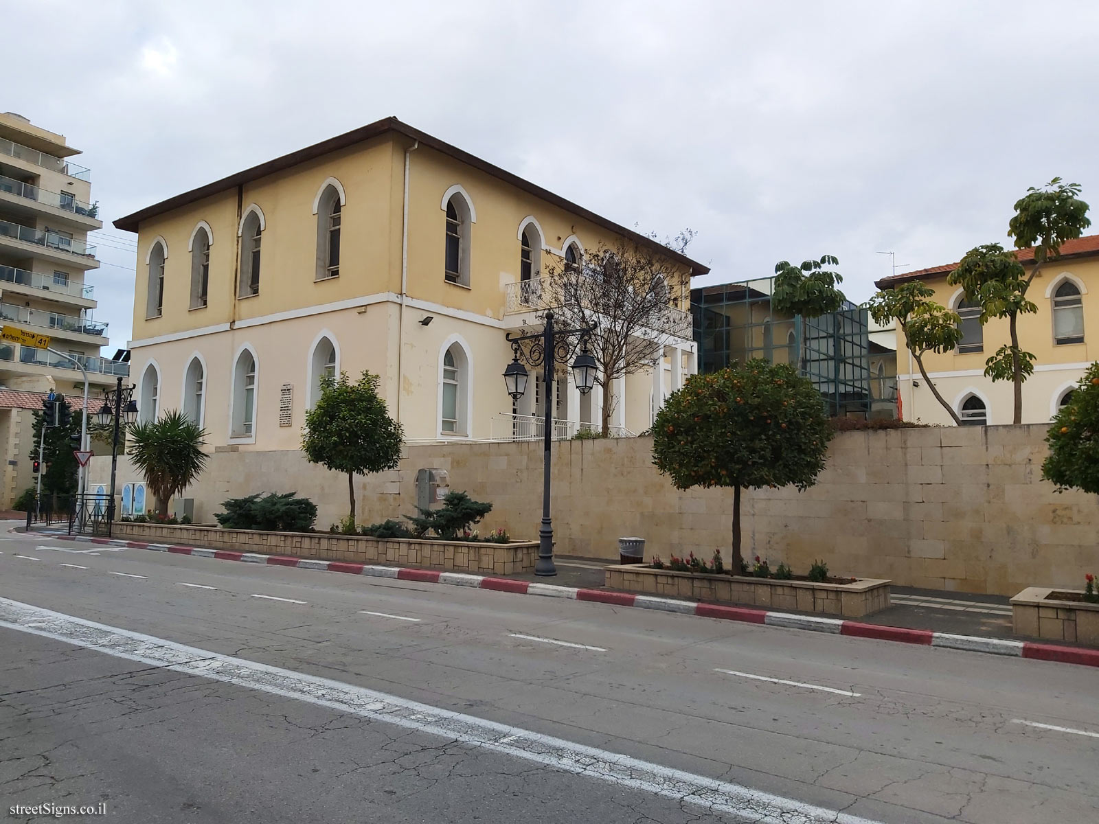 Yad La’Banim - Administration Center - Akhad ha-Am St 20, Rishon LeTsiyon, Israel