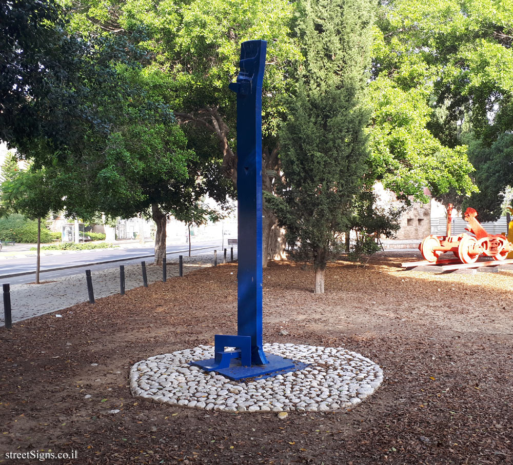 Tel Aviv - Tomarkin sculptures at Abu Nabot Park - Blue