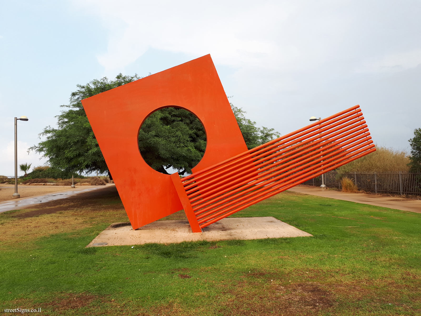 "Untitled" - Outdoor sculpture by Dov Feigin - Independence Park, HaYarkon St, Tel Aviv-Yafo, Israel