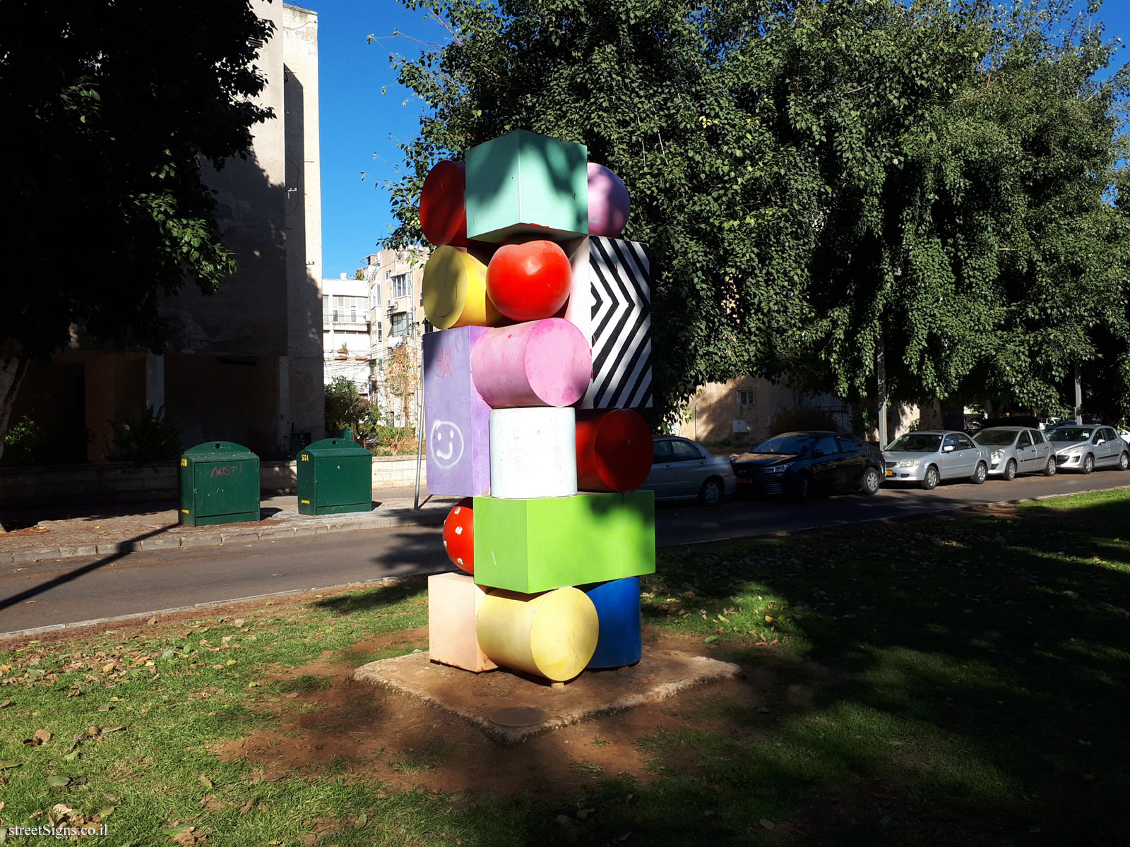 "Urban Flowering" - Outdoor sculpture by Lev Stern - Yehuda Hayamit St 16, Tel Aviv-Yafo, Israel