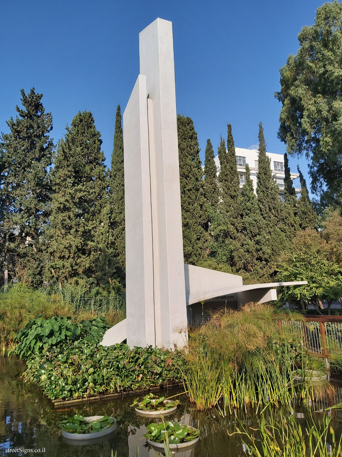 The monument in memory of the founders - The Founders’ Garden - HaNassi St 44, Hadera, Israel