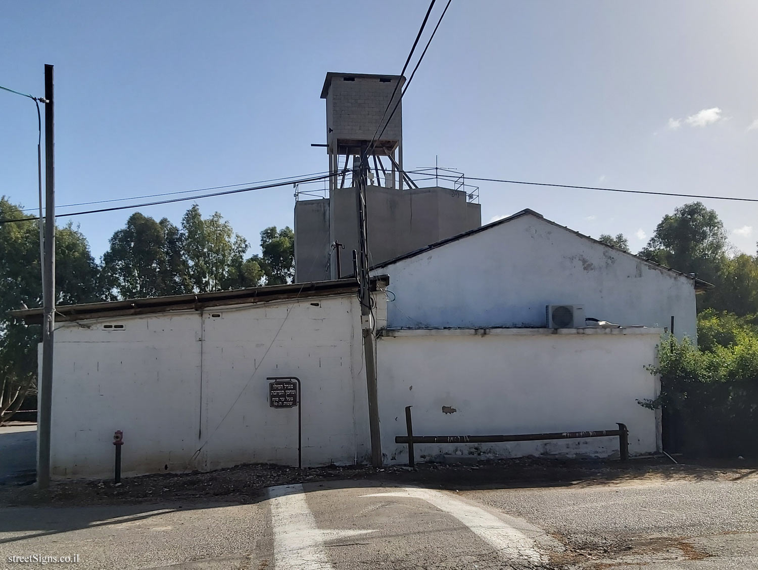 Mazor - the silo tower and a mix warehouse - Ha-Meyasdim St 35, Mazor, Israel