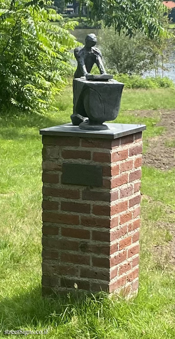 Boxtel - The Paper Creator - Outdoor sculpture by Jan Snellaars