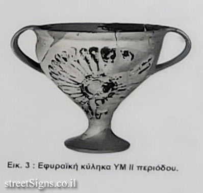 Chania - excavations of the city from the Minoan period - Round cup YMII period