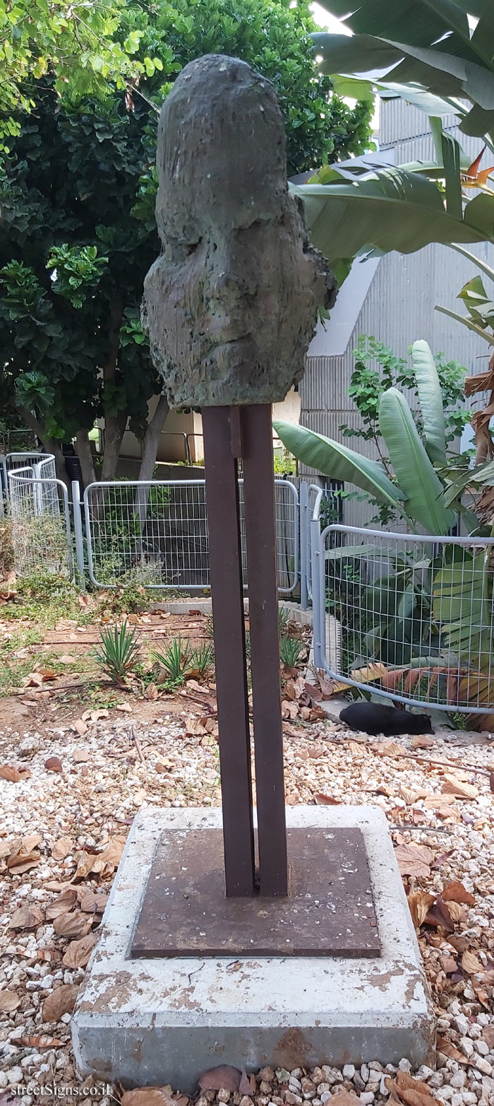 "Cycladic Head II" - outdoor sculpture by Zvi Lachman - Tel Aviv University-Ramat Aviv Campus, Tel Aviv, Israel