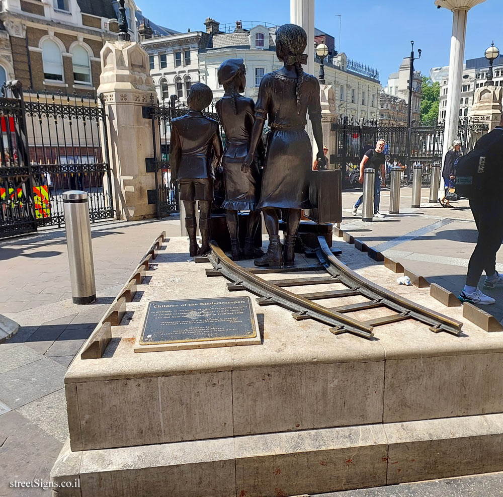 London - A monument commemorating the "Kindertransport" - 100 Liverpool St, London EC2M 2RH, UK