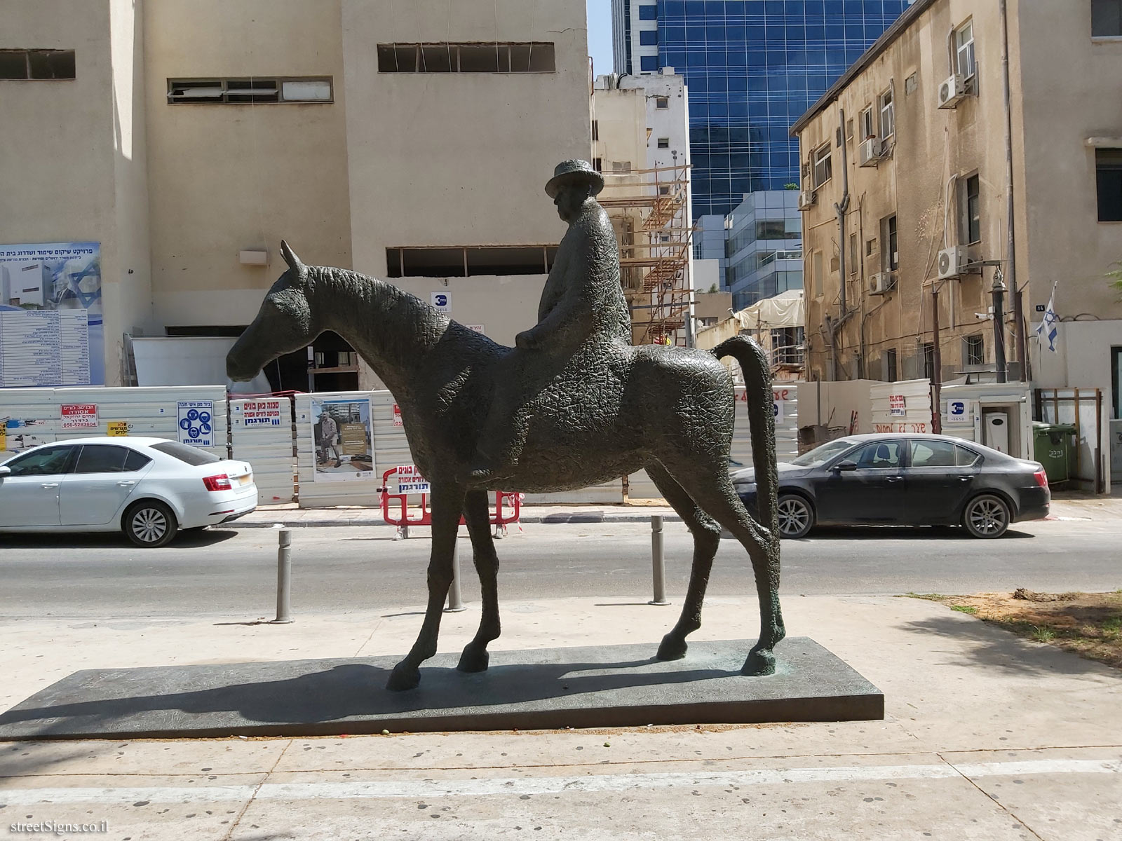 Independence Trail - Statue of Meir Dizengoff - Rothschild Blvd 16, Tel Aviv-Yafo, Israel