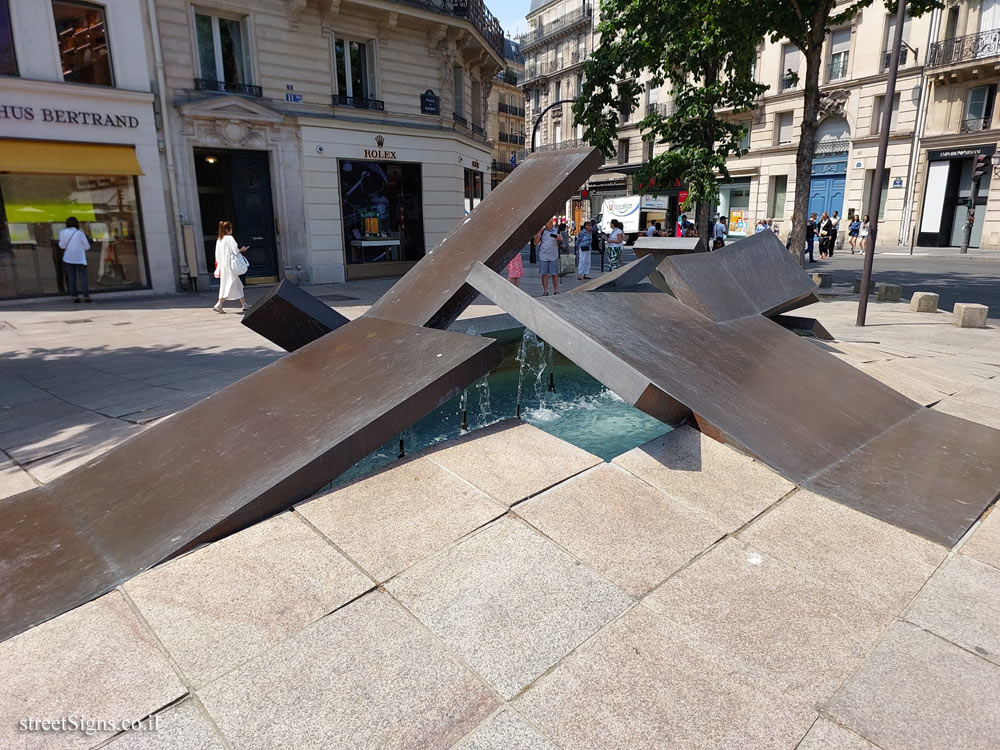 Paris - "Ice jam" outdoor sculpture / fountain by Charles Daudelin - 7 Pl. du Québec, 75006 Paris, France