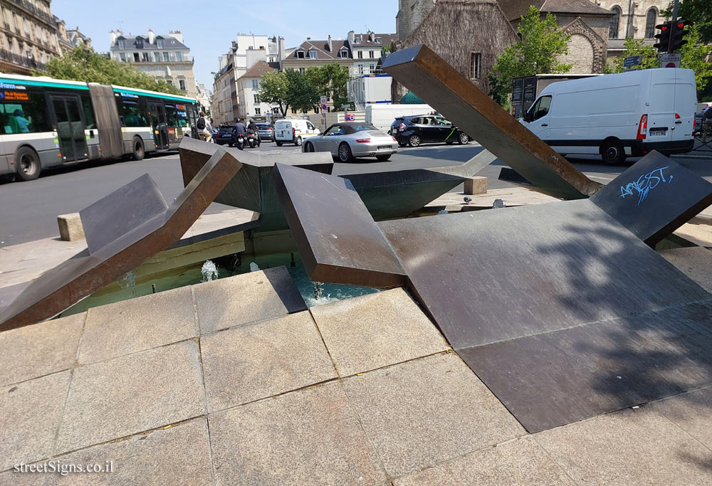 Paris - "Ice jam" outdoor sculpture / fountain by Charles Daudelin - 7 Pl. du Québec, 75006 Paris, France