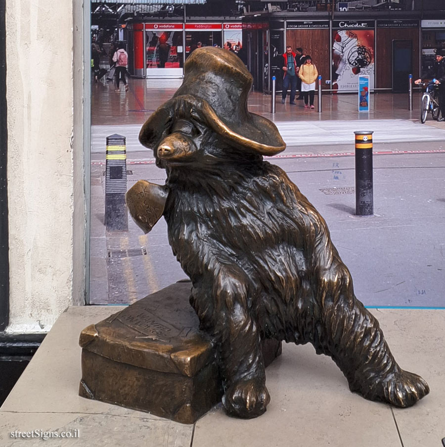 London - Paddington Railway Station - Paddington Bear Statue - 19 Eastbourne Terrace, London W2 6LG, UK
