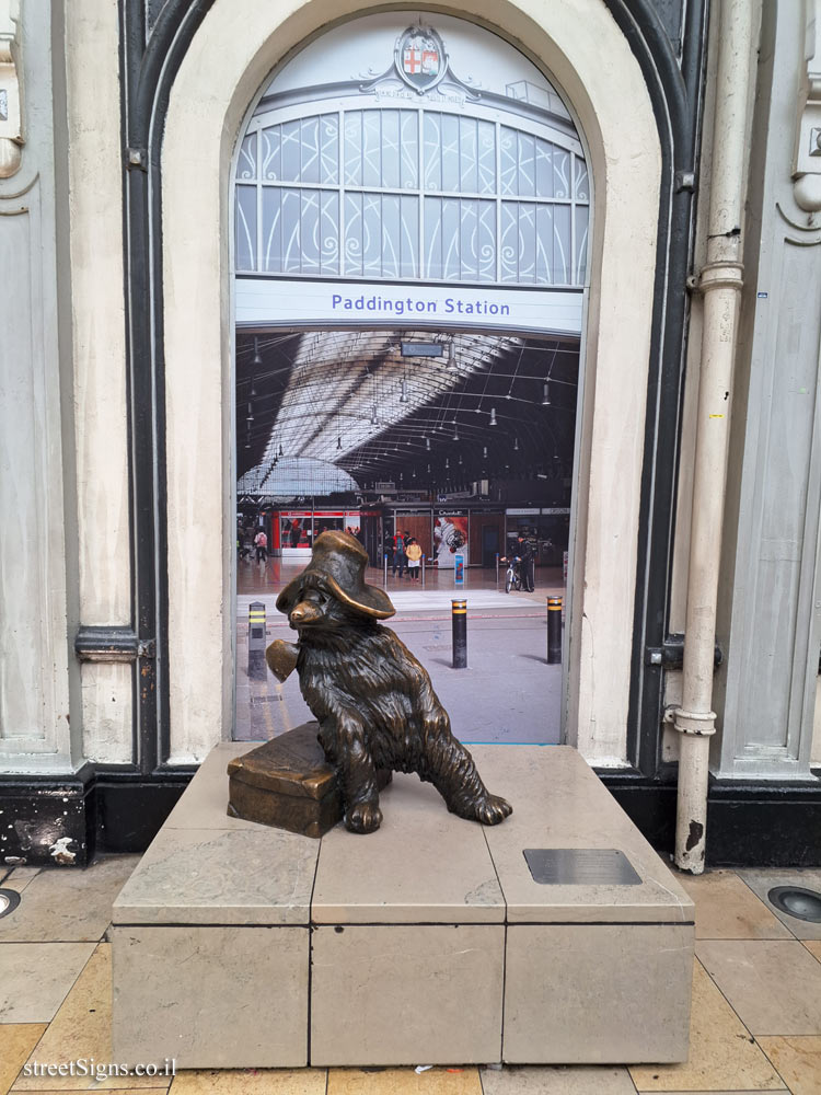 London - Paddington Railway Station - Paddington Bear Statue - 19 Eastbourne Terrace, London W2 6LG, UK