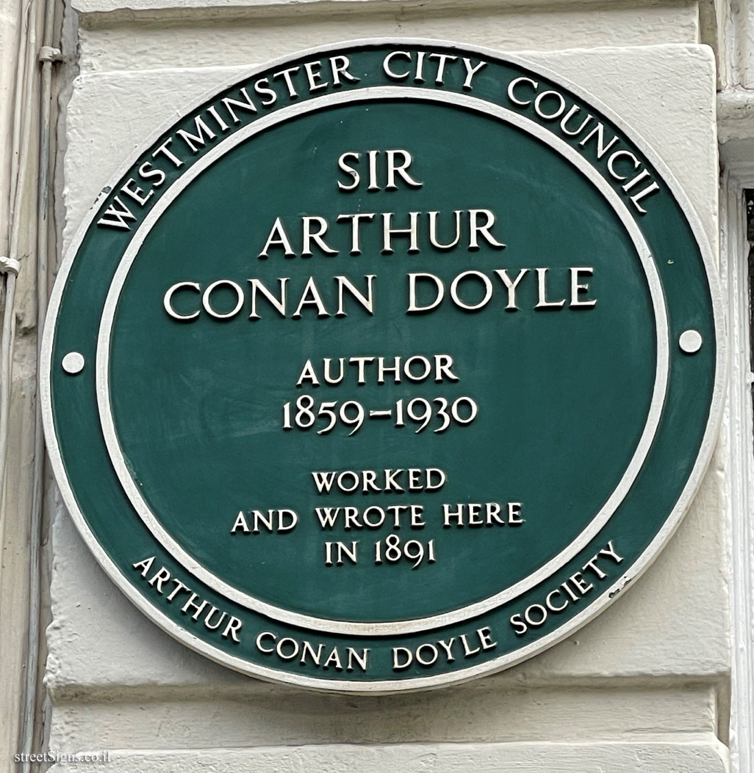 London - Commemorative plaque where Arthur Conan Doyle lived and wrote