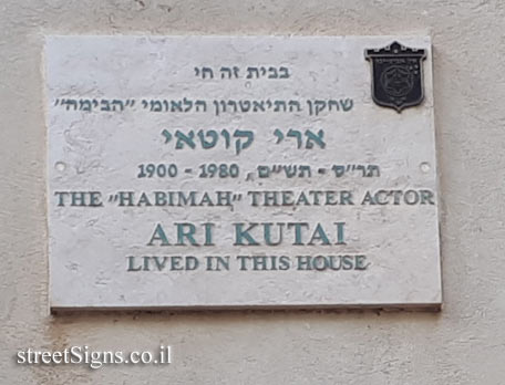 Ari Kutai - Plaques of artists who lived in Tel Aviv