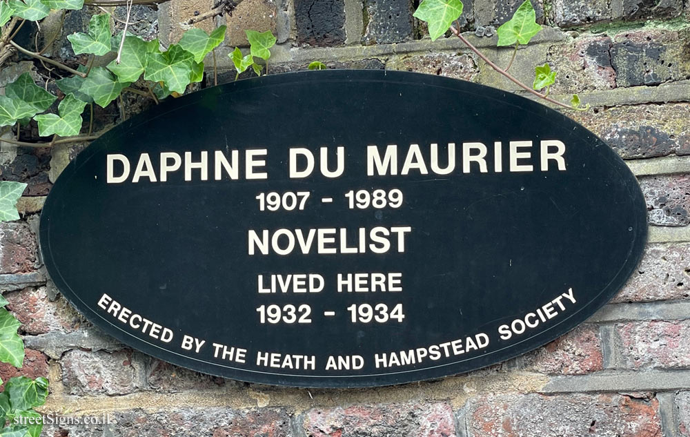 London - A memorial plaque where the author Daphne du Maurier lived