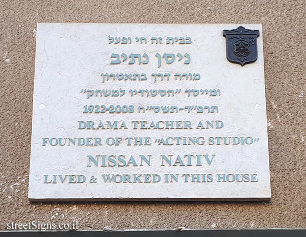Nissan Nativ - Plaques of artists who lived in Tel Aviv