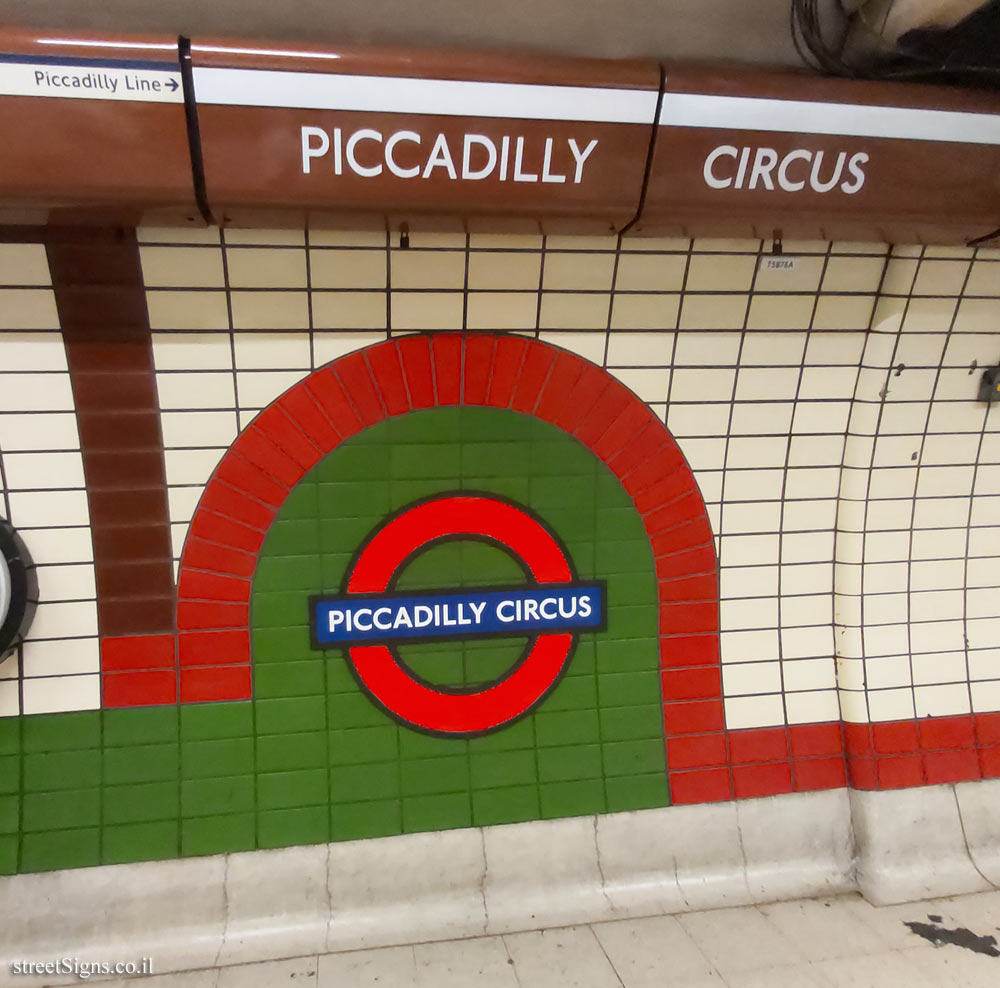 London - Piccadilly Circus Subway Station - Interior of the station