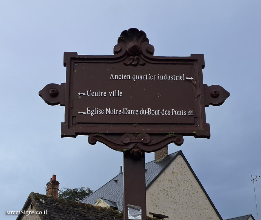 Amboise - direction sign to central places in the city
