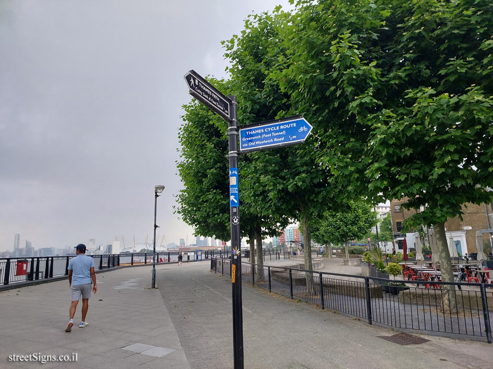 London - Greenwich - Thames Path - National Walking Trail - 1 Ballast Quay, London SE10 9PD, UK