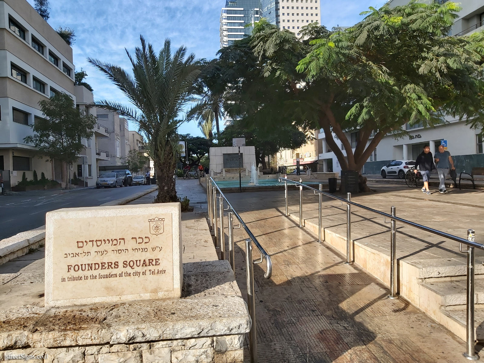 Tel Aviv - Founders Square - Rothschild Blvd