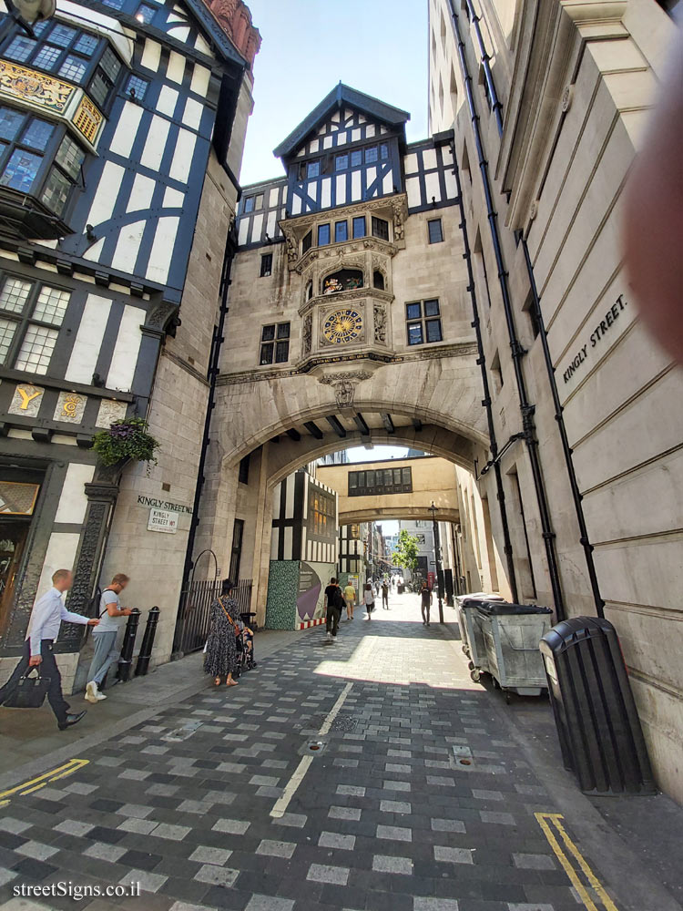 London - Liberty Clock - 223 Kingly St, Carnaby, London W1F 7HU, UK