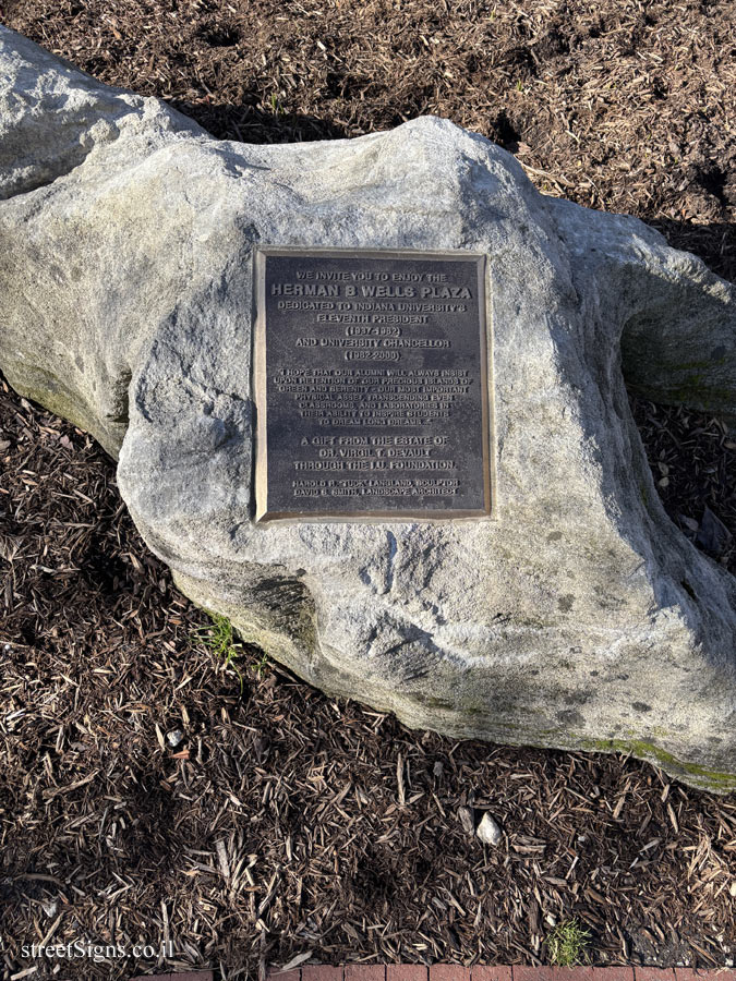 Bloomington, IN - Indiana University-Statue commemorating university president Herman B. Wells - Dunn’s Woods, 107 S Indiana Ave, Bloomington, IN 47405, USA