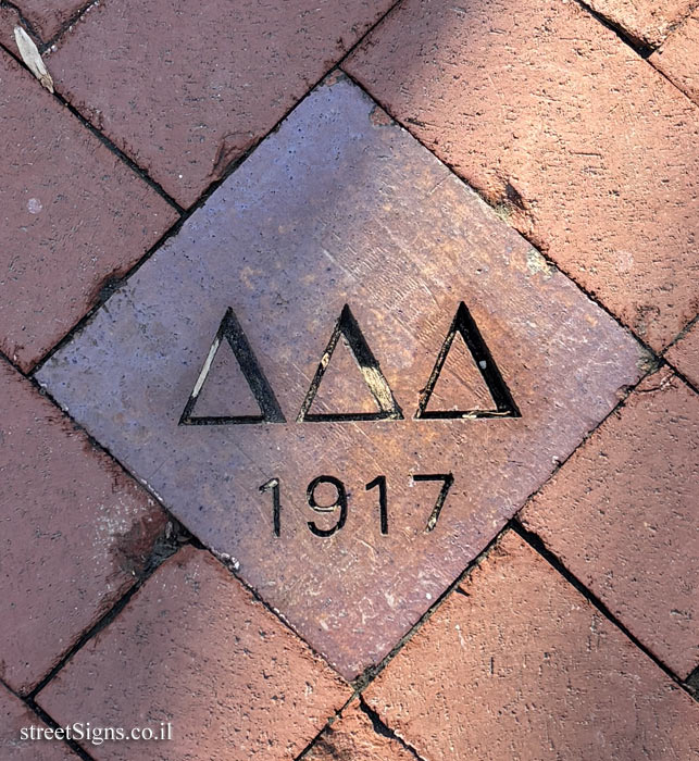 Bloomington, IN - Indiana University - Fraternities and sororities walkway  -  ΔΔΔ (1917)