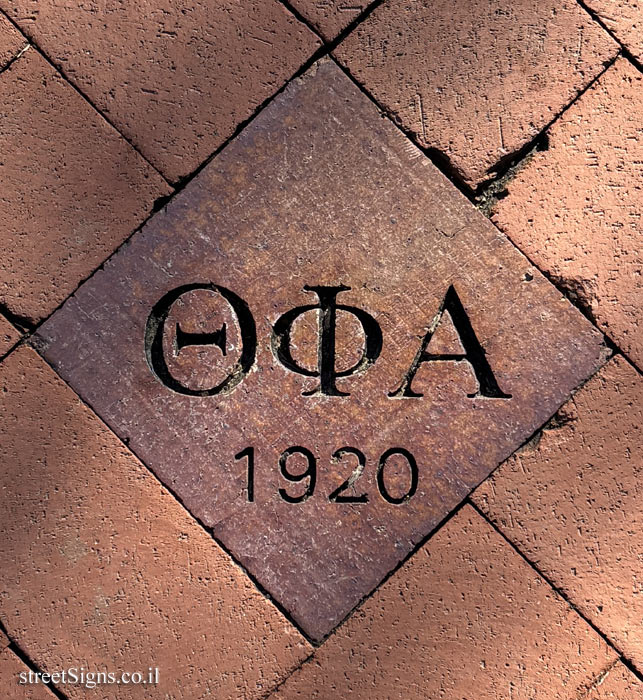 Bloomington, IN - Indiana University - Fraternities and sororities walkway  -  ΘΦΑ (1920)