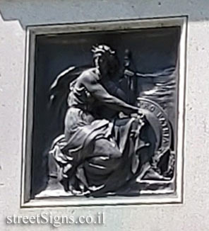 London - Statue of colonial administrator Henry Bartle Frere - 140 Victoria Embankment, London SW1A 2ET, UK