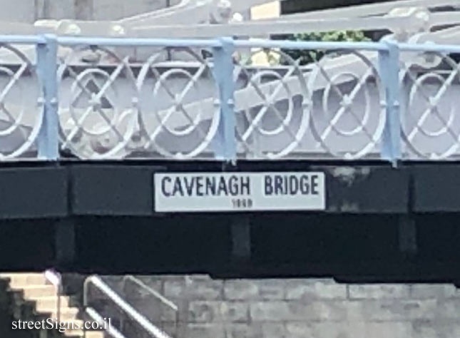 Singapore - Cavenagh Bridge