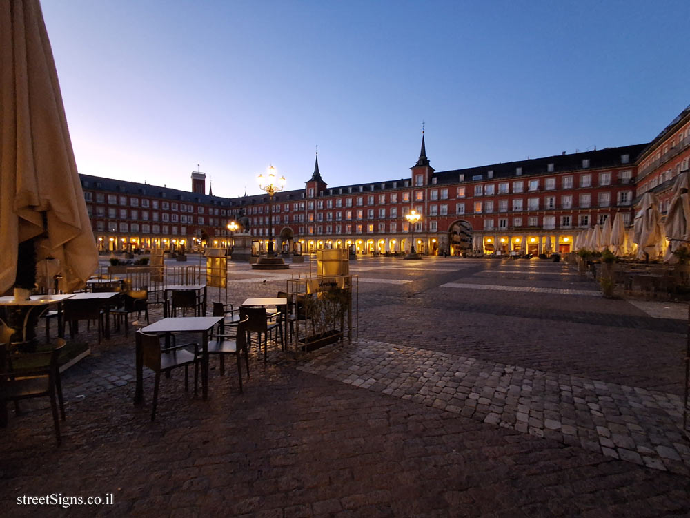 Madrid - Plaza Mayor - Early morning - Pl. Mayor, 24, 28012 Madrid, Spain