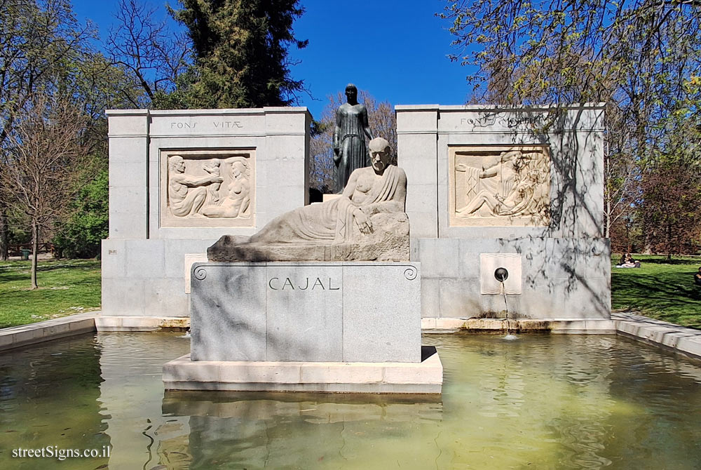 Madrid - Buen Retiro Park - Memorial statue to brain researcher Santiago Ramón y Cajal - P.º de Venezuela, 5, Retiro, 28009 Madrid, Spain