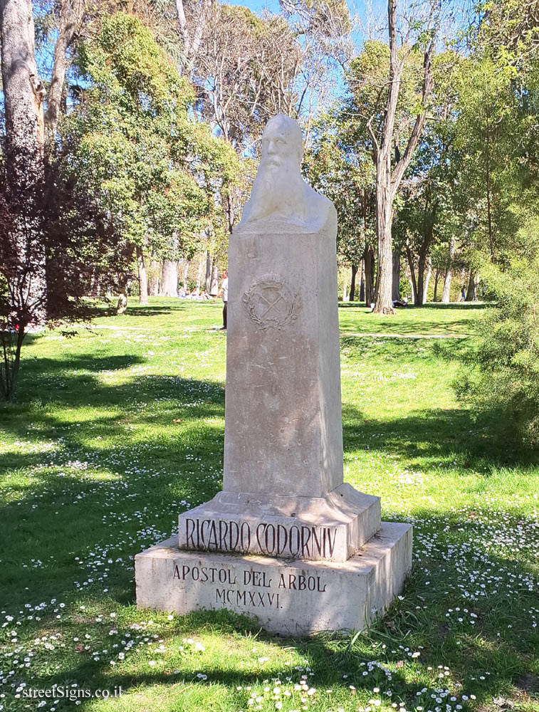 Madrid - Buen Retiro Park - Memorial statue to the forester Ricardo Codorníu y Stárico