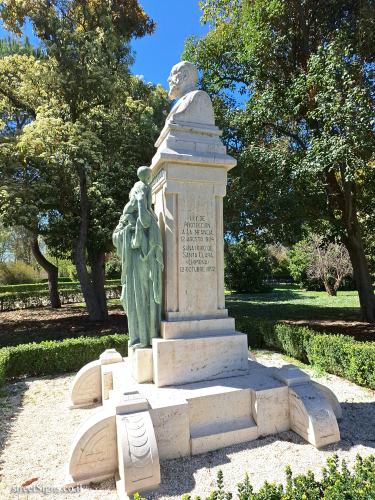 Madrid - Buen Retiro Park - Memorial statue to the pediatrician Manuel Tolosa Latour 