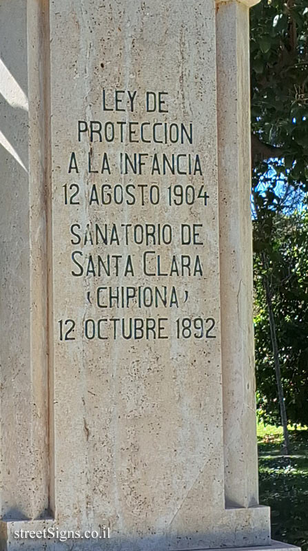 Madrid - Buen Retiro Park - Memorial statue to the pediatrician Manuel Tolosa Latour 