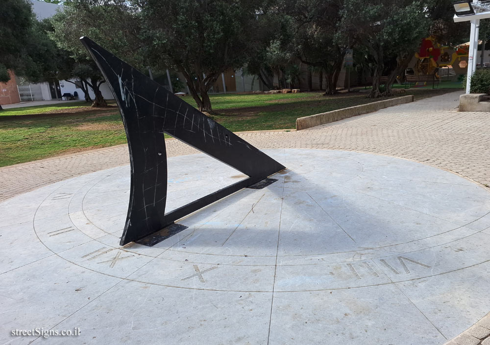 Givatayim - Givatayim Theater - Sundial - David Remez St 40, Giv’atayim, Israel