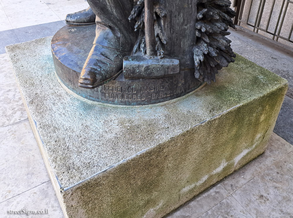 Madrid - Memorial statue to the military man and mayor of Madrid - Joaquín Vizcaíno - Pl. de las Descalzas, 1, Centro, 28013 Madrid, Spain