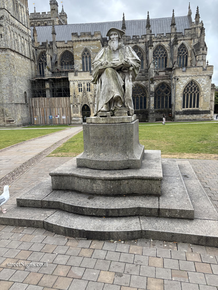 Oxford - Memorial statue to theologian Richard Hooker - 2 Cathedral Cl, Exeter EX1 1EZ, UK
