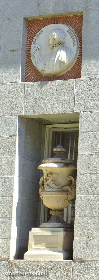 The previous image belongs to this sign