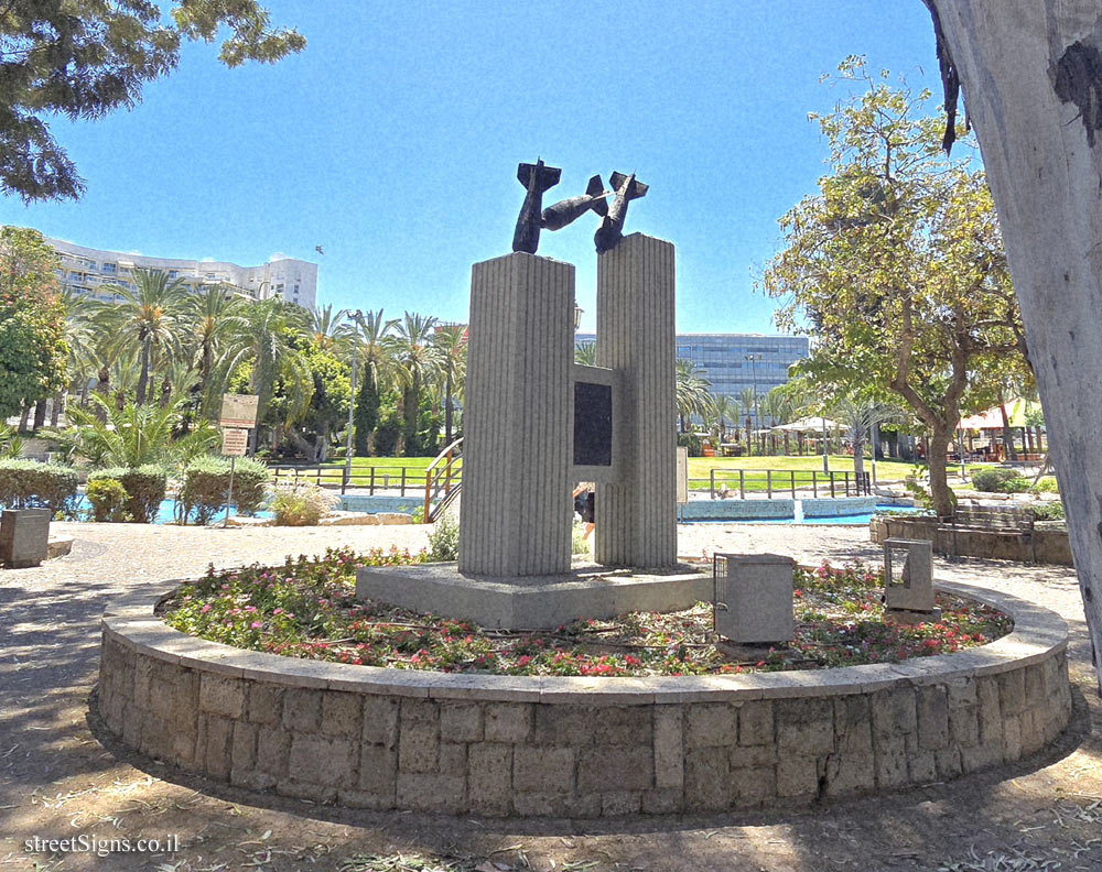 Rishon LeZion - Monument commemorating those killed in the Egyptian bombing of the city in 1948 - Herzl St 84, Rishon LeZion, Israel