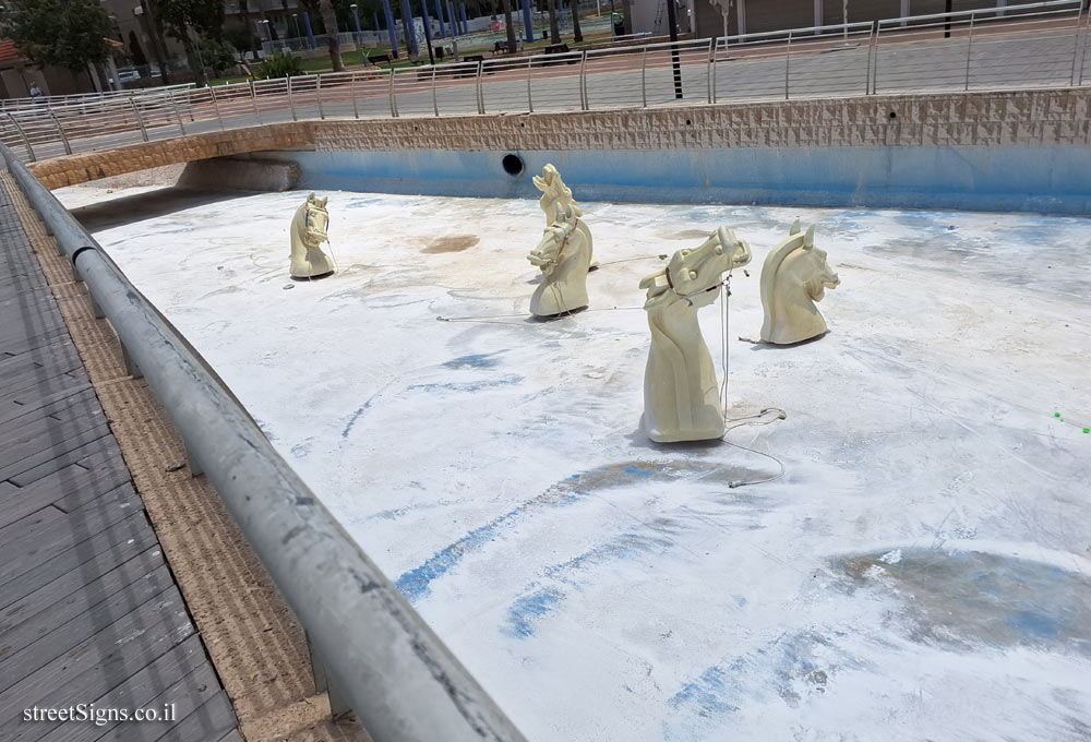 Nahariya - "Wanderer" outdoor sculpture by Ofer Romano - haTayelet, Nahariya, Israel