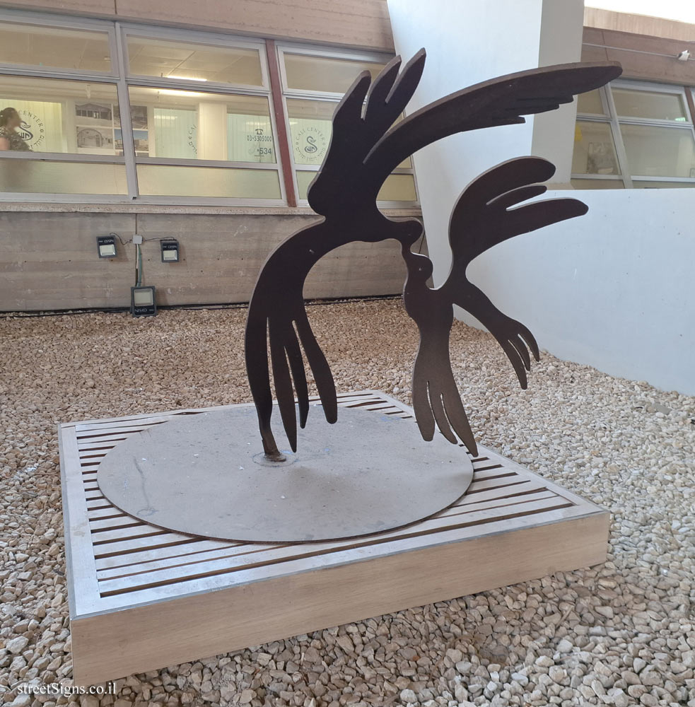 Tel Hashomer Hospital - "Birds" sculpture by Menashe Kadishman - Derech Sheba 2, Ramat Gan, Israel
