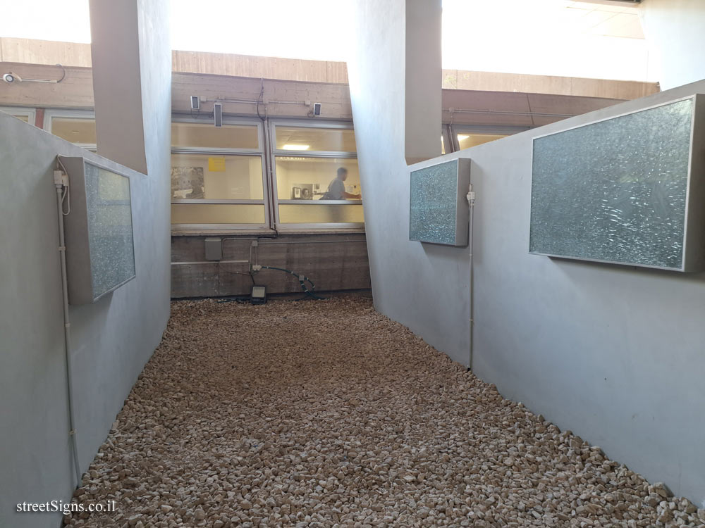 Tel Hashomer Hospital - "Many Waters" sculpture by Ami Levi - Derech Sheba 2, Ramat Gan, Israel