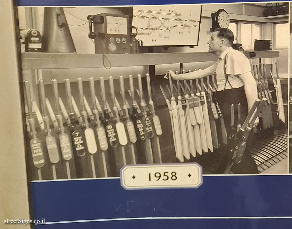 London -  London Underground History - Our heritage: Signalling - Signaller pulling levers