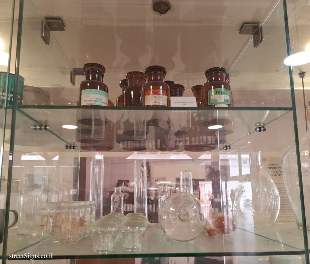 Tel Hashomer Hospital - Display of items from the Mamlock Pharmacy - (Probably) cupping glasses, on the top shelf, medicine bottles