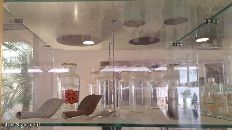 Tel Hashomer Hospital - Display of items from the Mamlock Pharmacy - Medicine storage containers and measuring spoons