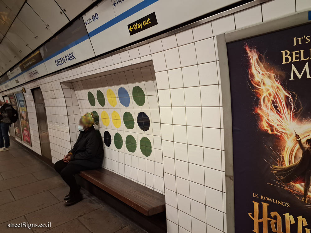 London - Green Park Subway Station - Interior of the station